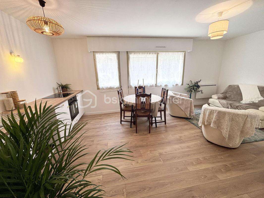 T2 rénové avec goût – Emplacement d’exception au Jardin Public ! - photo 14