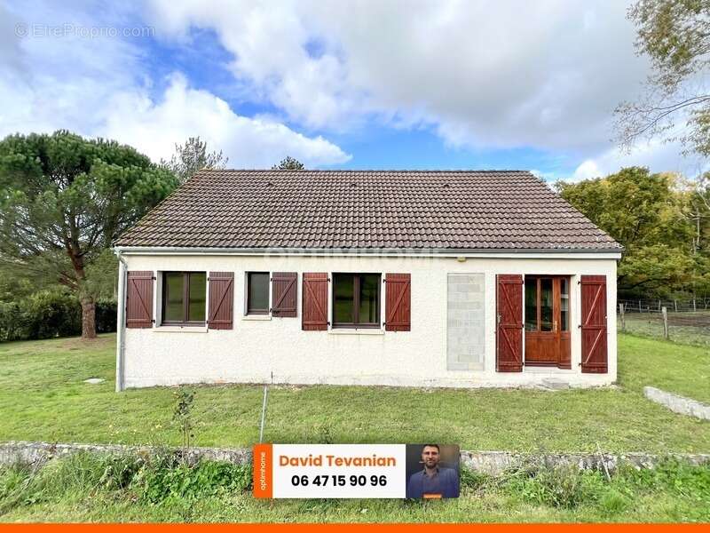 Maison à LA CHAPELLE-MONTMARTIN