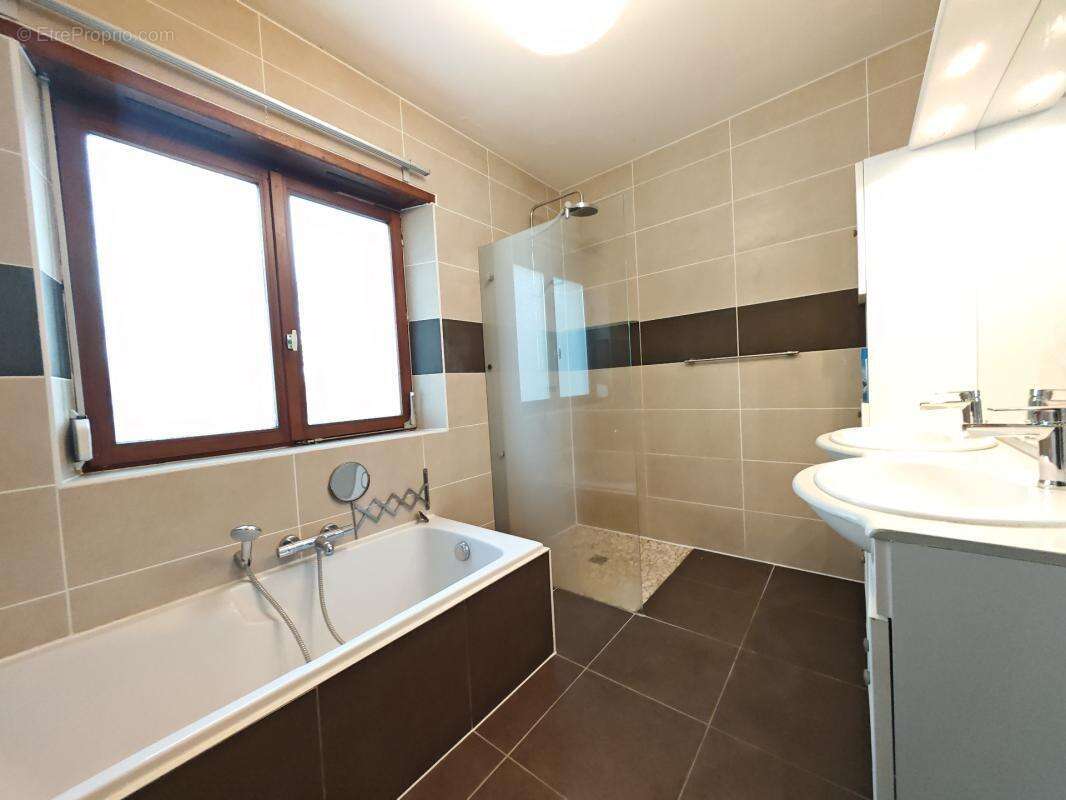 Exclusivité à Weyersheim – Maison familiale 165 m² - 8 pièces - 4 Chambres - Grand garage - photo 7