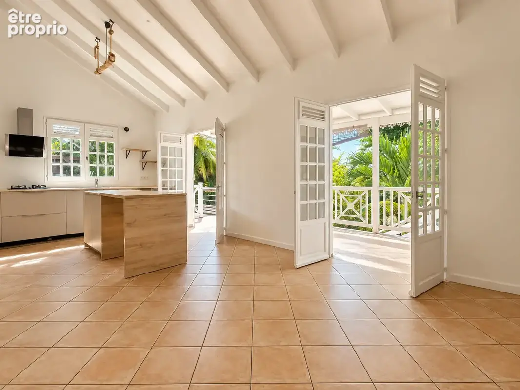Maison 5 pièces avec studio attenant à rénover, piscine   Bel Air Desrozières, Petit-Bou - photo 2
