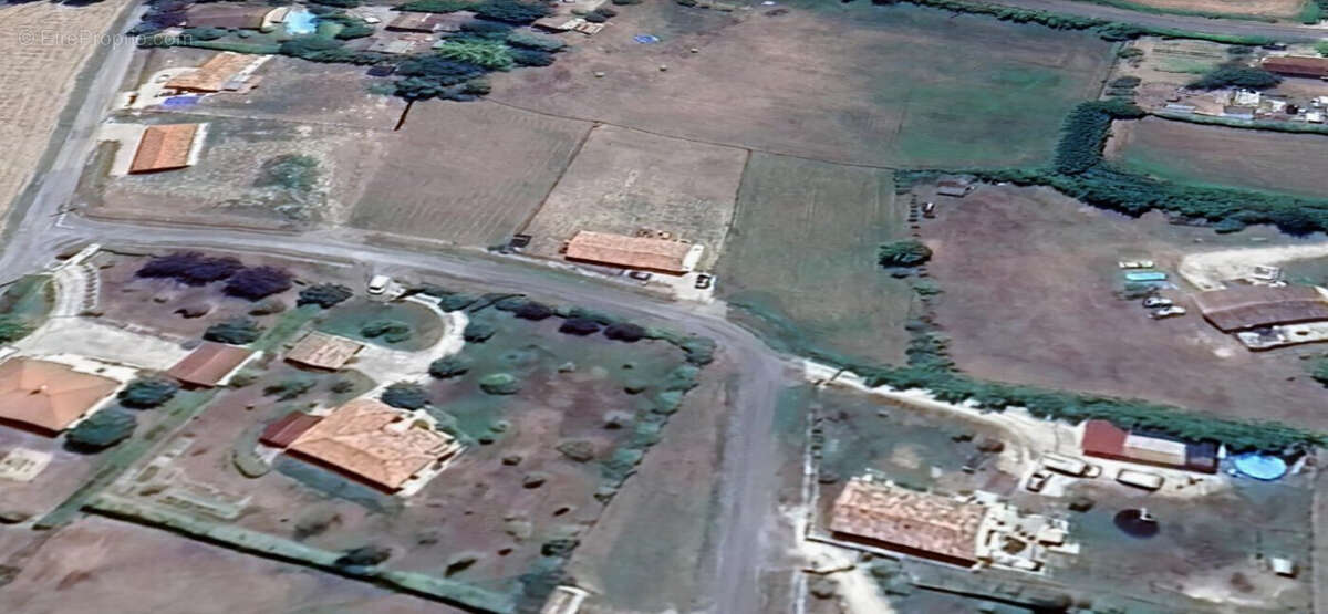 Terrain à CASTELNAU-MONTRATIER