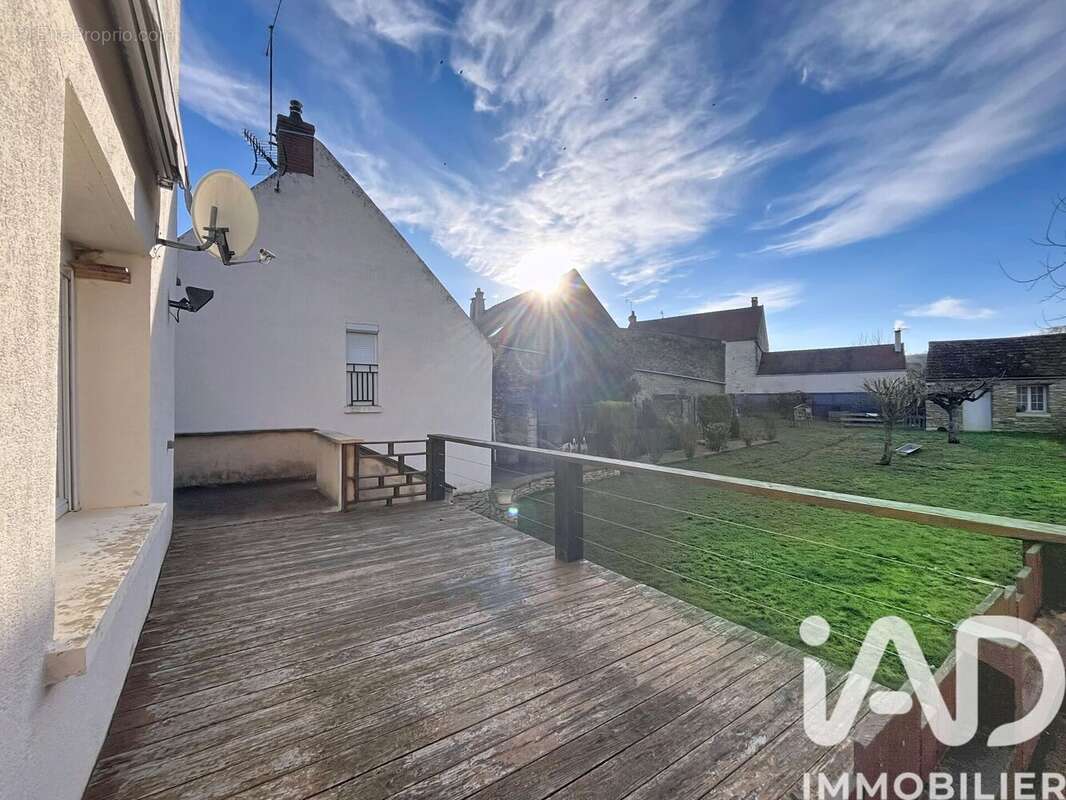 Maison 140 m² à Montillot  - photo 2