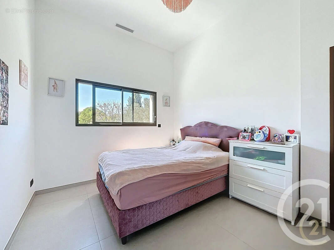 Maison 208 m² à Saint-Jean-De-Vedas  - photo 10
