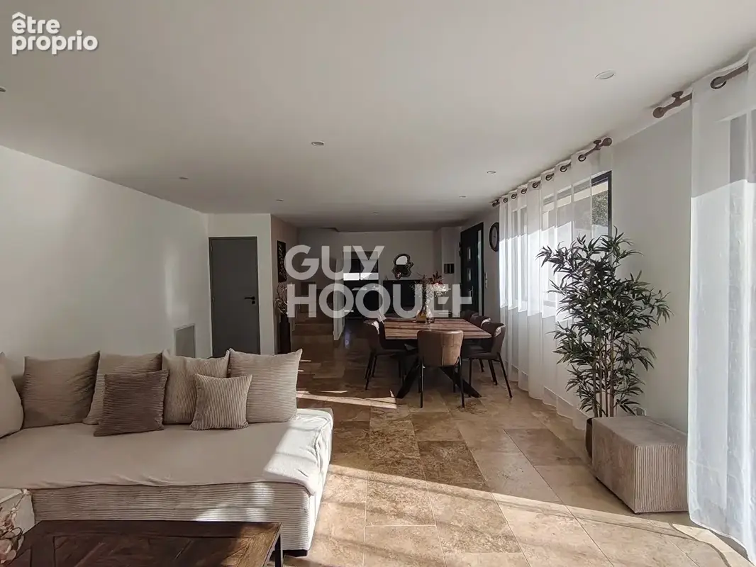 Carpentras - Maison R+1 - 279 m² (dont véranda 48 m²) - 5 chambres, 2 garages, Piscine et Forage - photo 6
