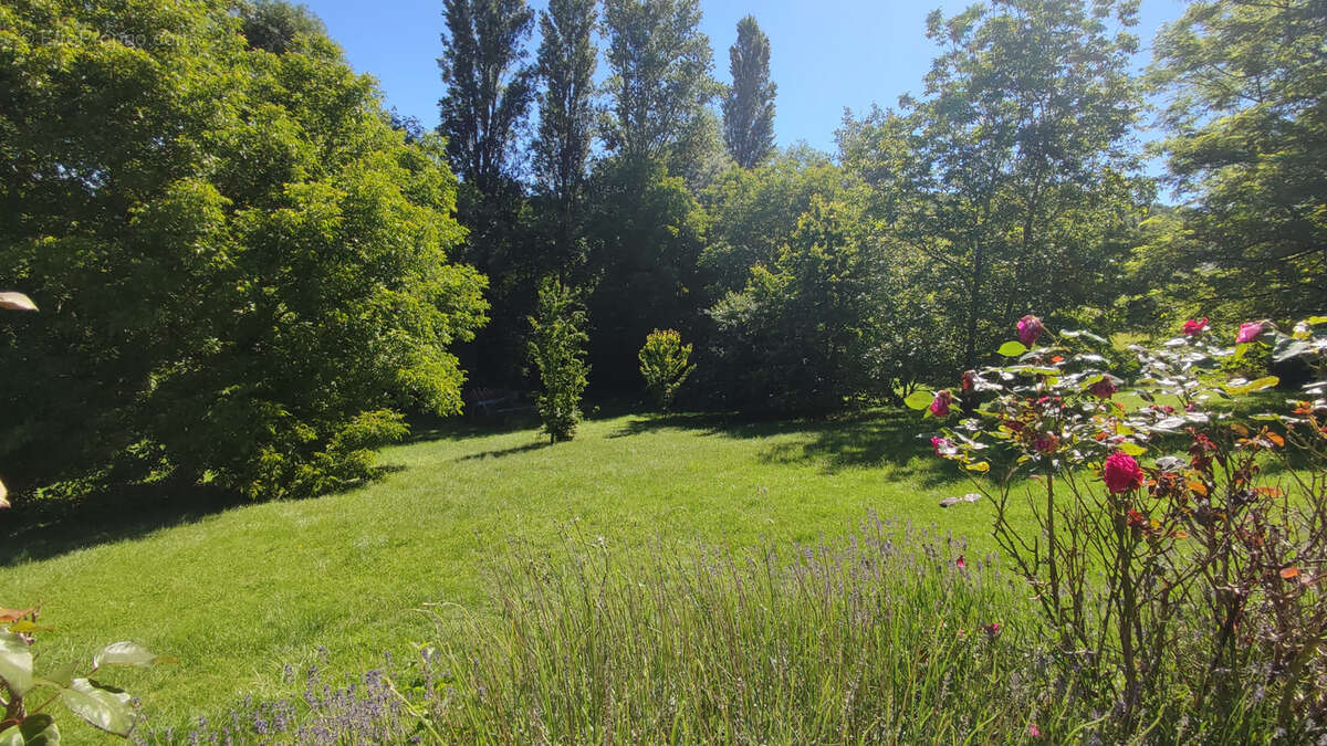 Maison à MONTAIGU-DE-QUERCY