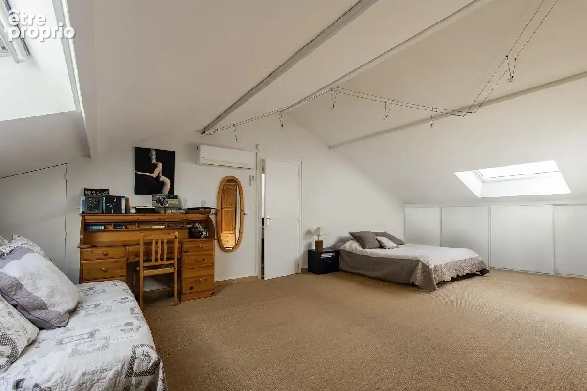 Maison de standing de 230 m², 3 chambres (possibilités 4), mezzanine, bureau, jacuzzi et piscine sur plus de 3000 m² - photo 11