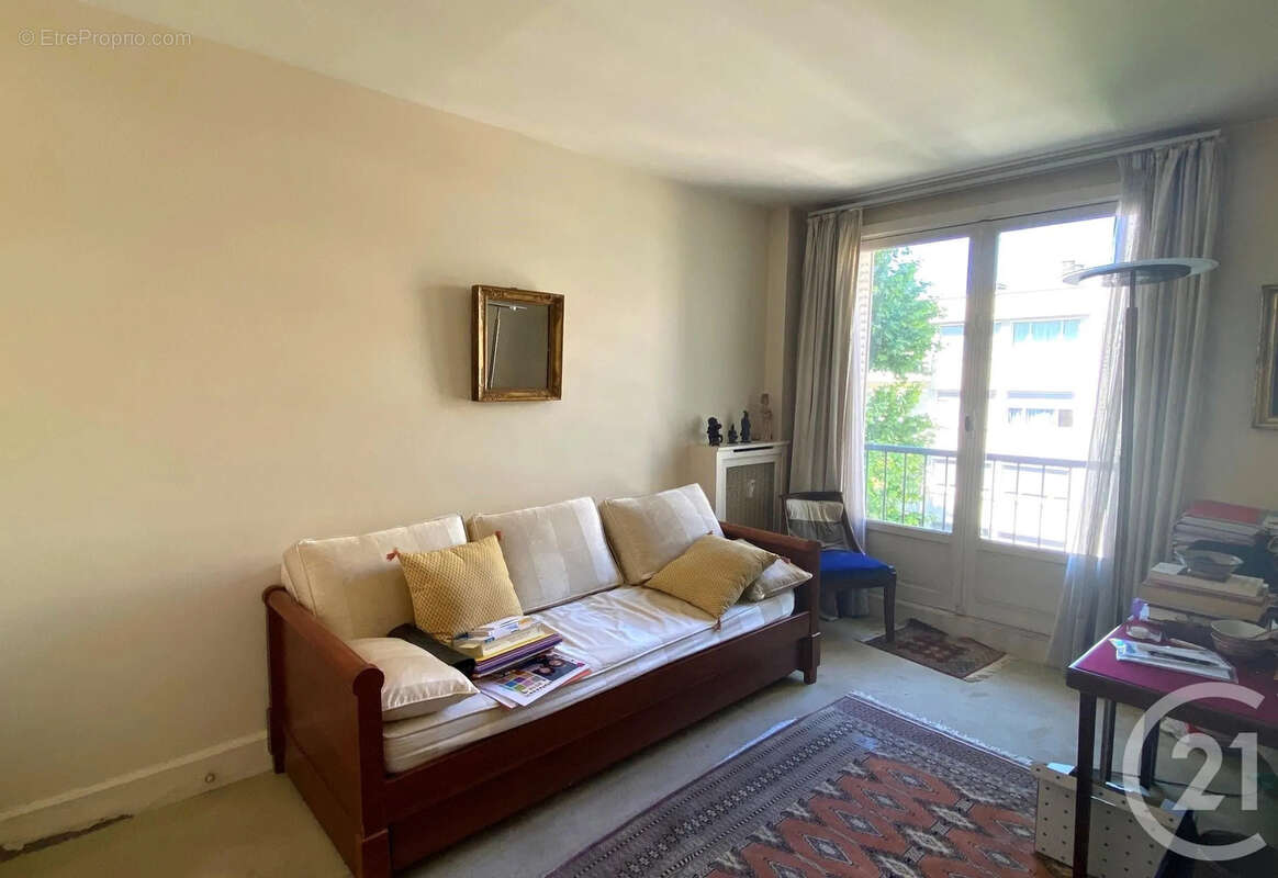 Appartement à NEUILLY-SUR-SEINE