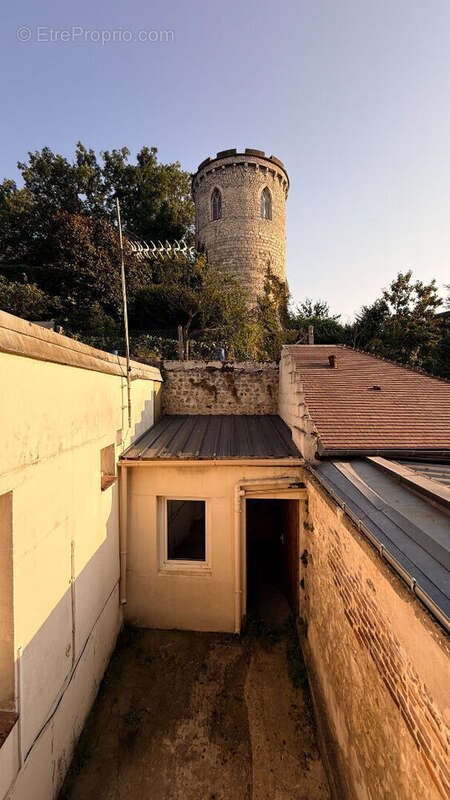 Maison de ville 2 chambres avec cour privative et dépendance PONT DE L'ARCHE - photo 2