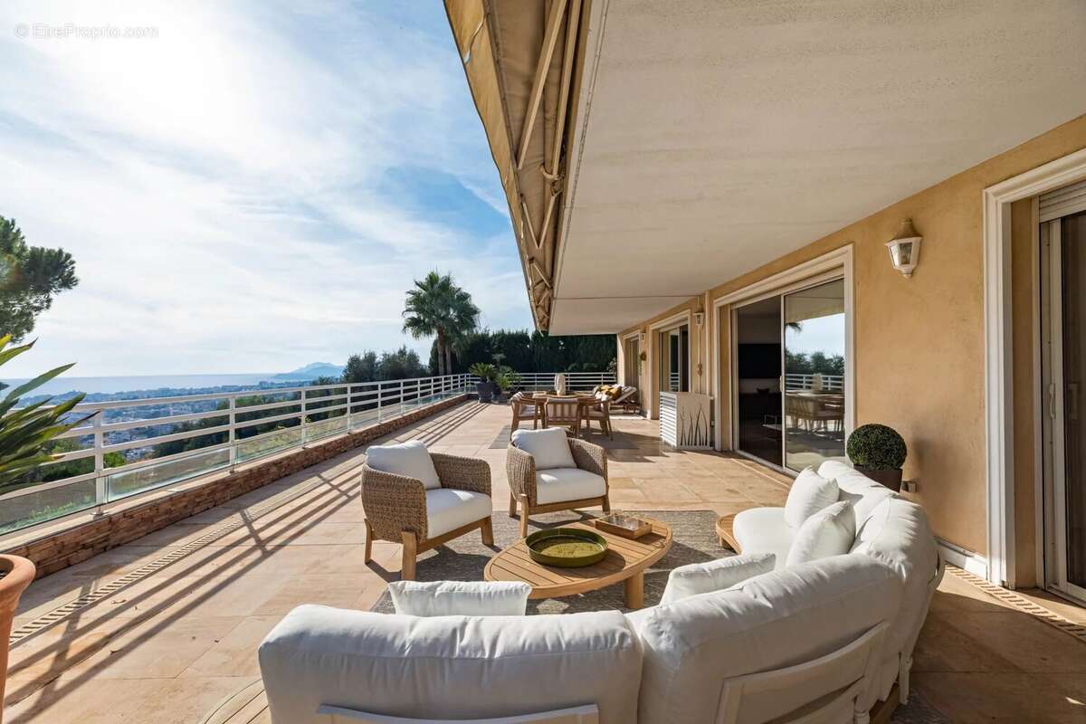 Appartement à LE CANNET