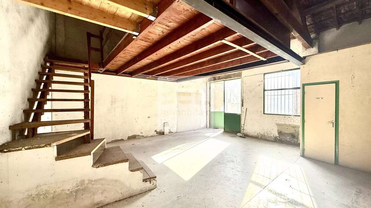 Appartement à BAGNOLS-SUR-CEZE