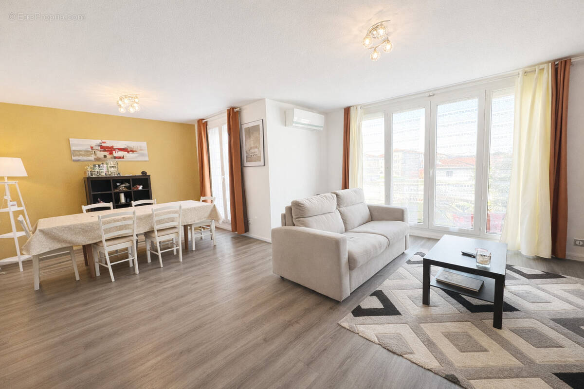 Appartement à LE COTEAU