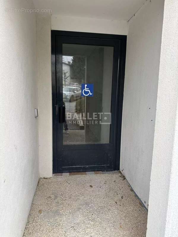 Commerce à TOURRETTES