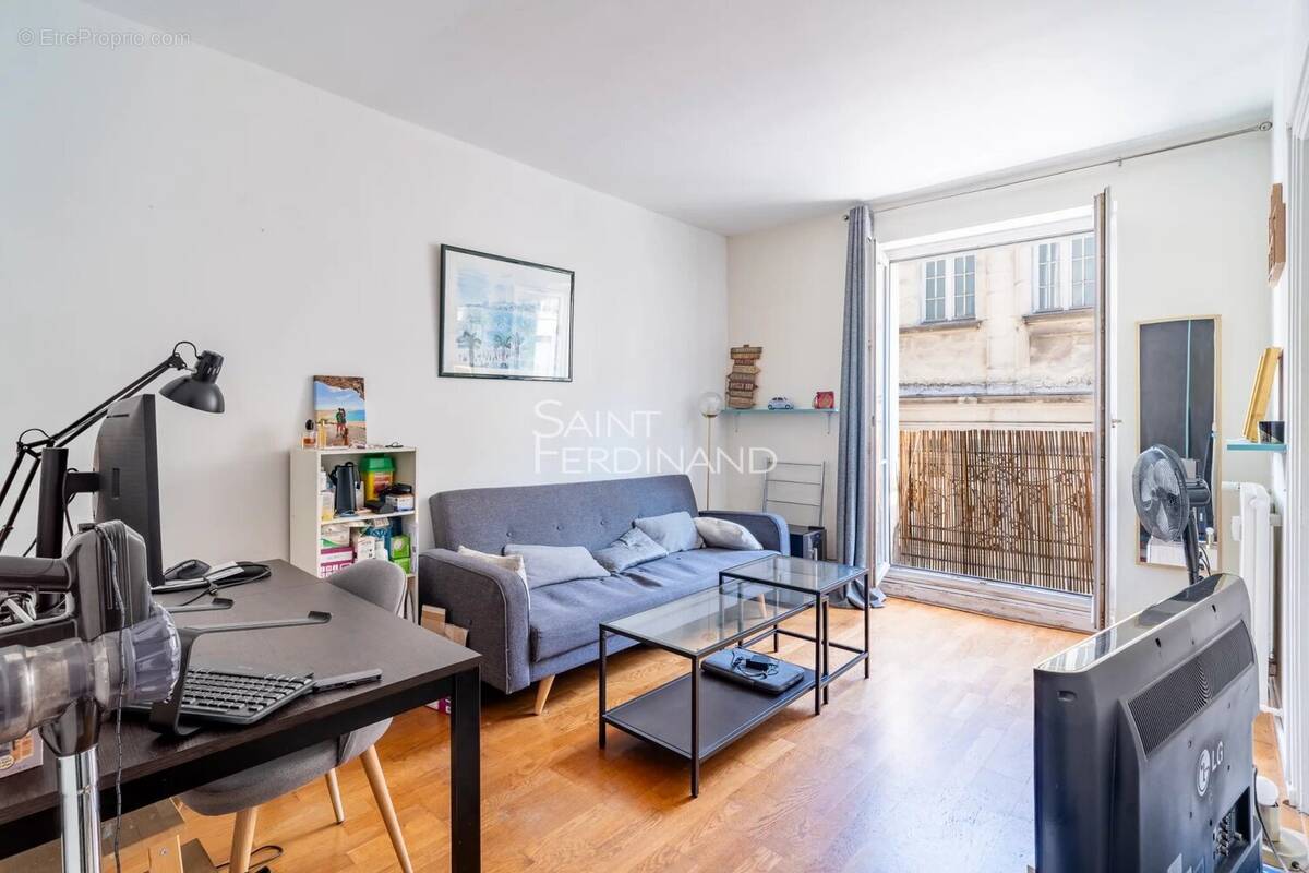 Appartement à PARIS-17E