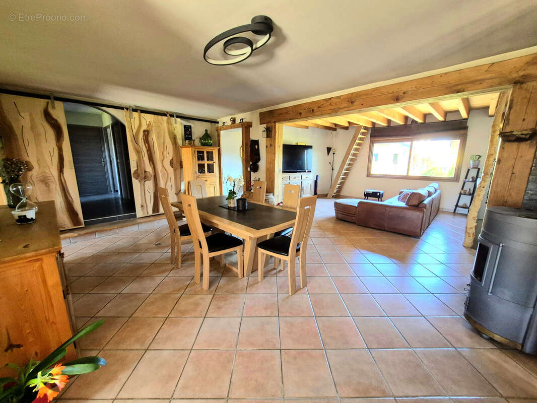 Maison à SCIENTRIER