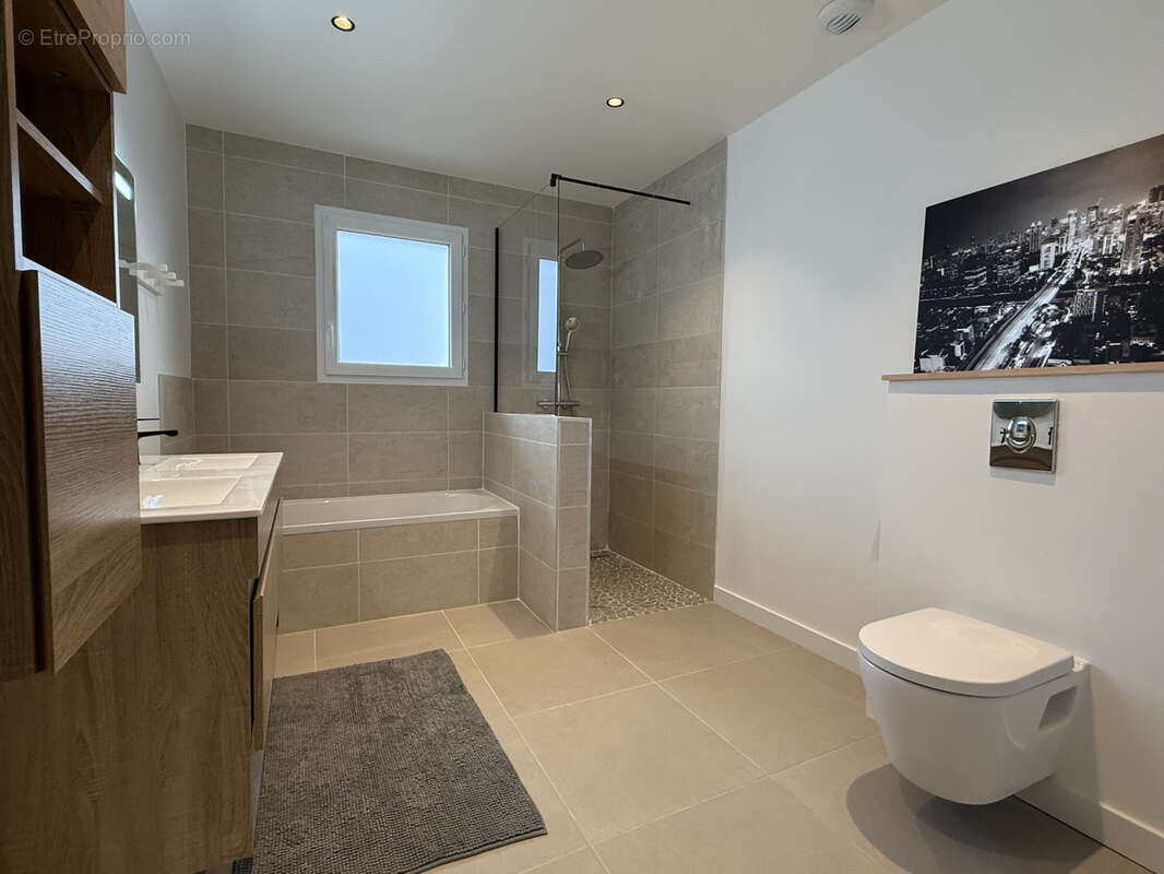 Maison à ESPINASSE-VOZELLE