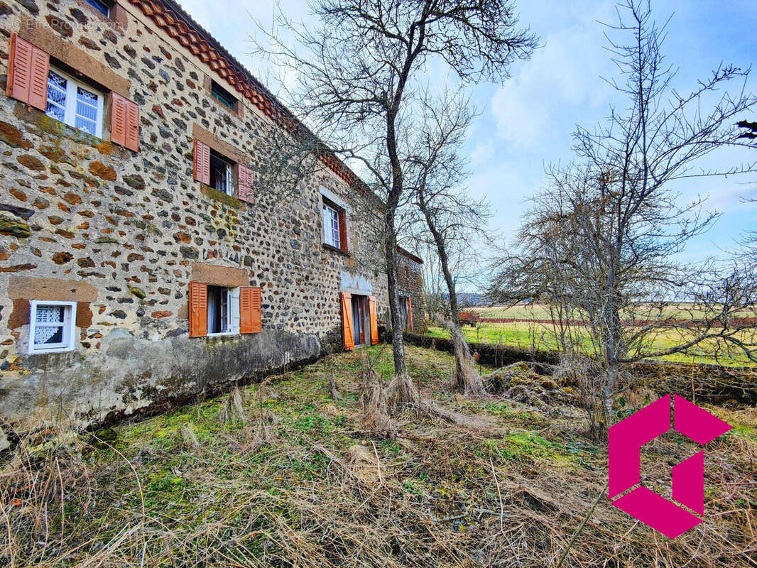 Maison à SIAUGUES-SAINTE-MARIE