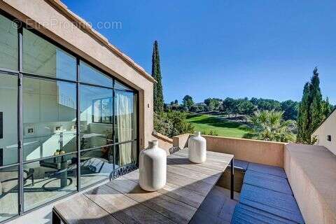 Maison à SAINT-CYR-SUR-MER