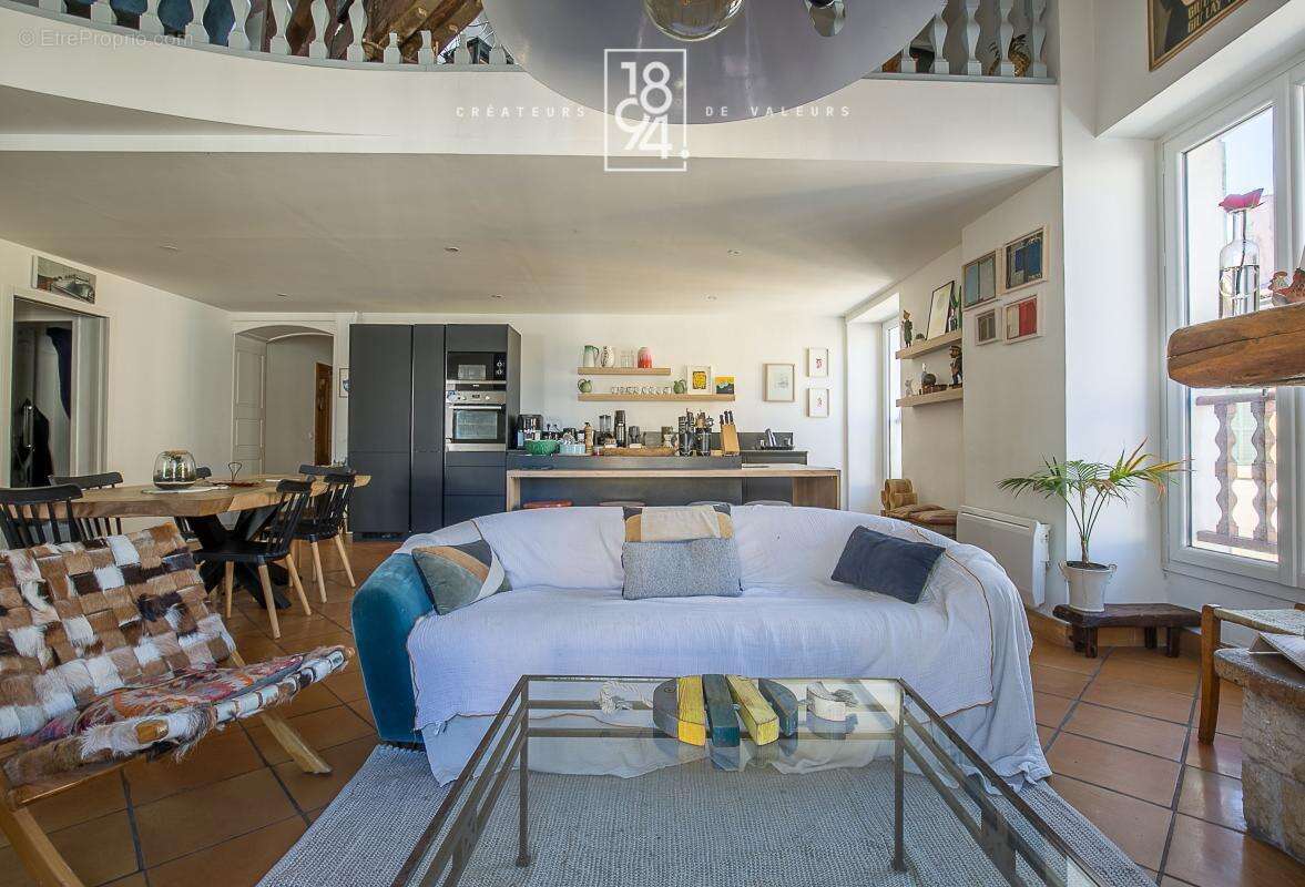 Appartement à MARSEILLE-1E