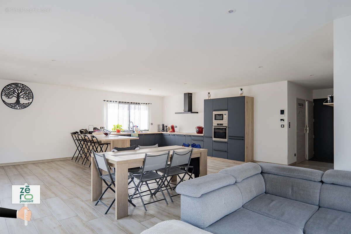 Maison à CHAMPAGNE-LES-MARAIS