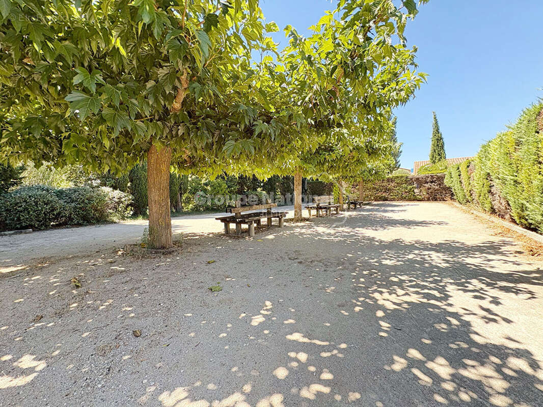 Appartement T2 avec jardin privatif  - Résidence avec piscine - Eyguières - photo 11