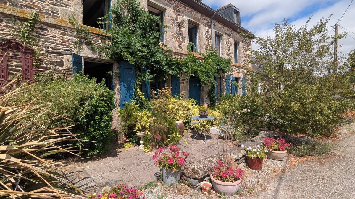 Maison de caractère en pierres avec terrain et un bois en bord de Blavet - photo 1