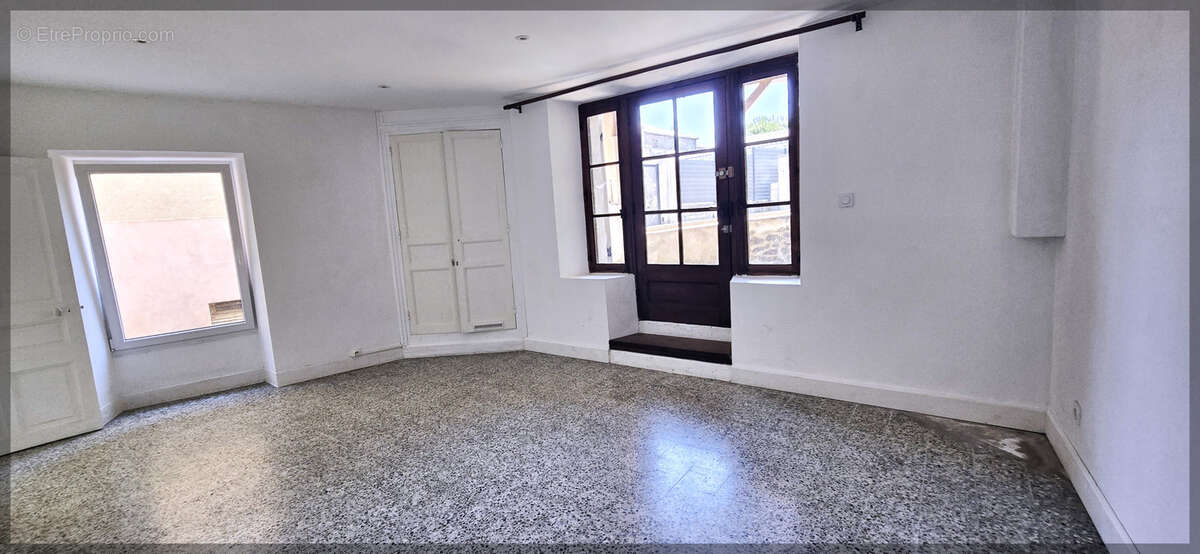 Maison de village en pierre   5 chambres   À deux pas du centre - photo 3