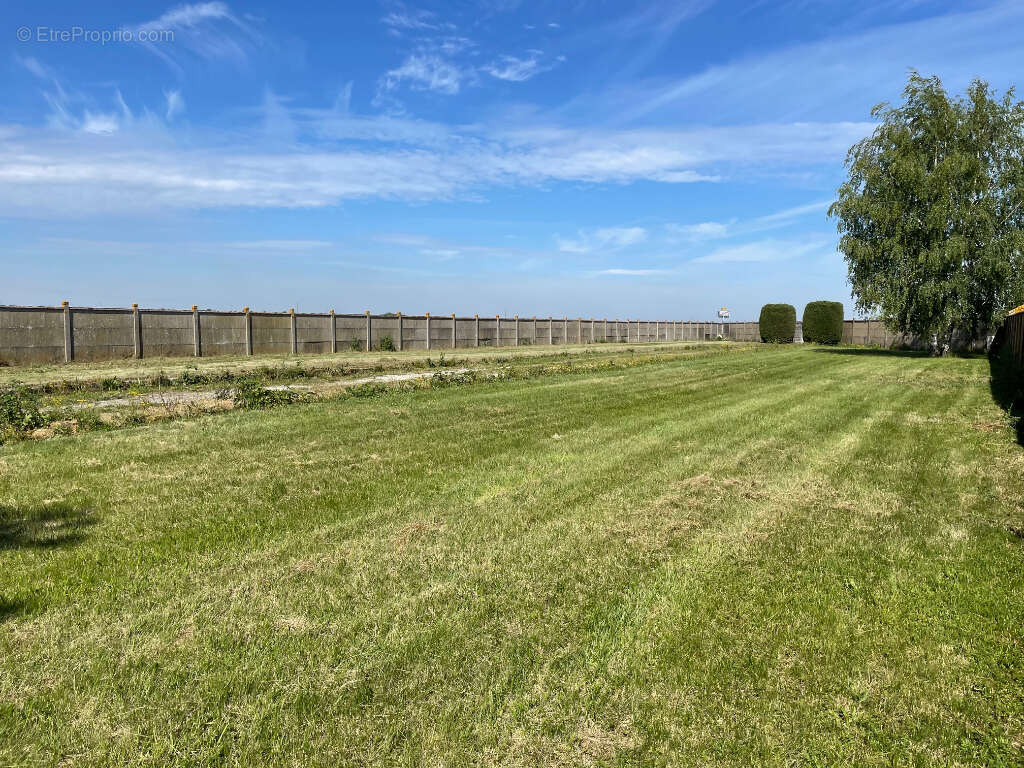 Terrain à JANVILLE