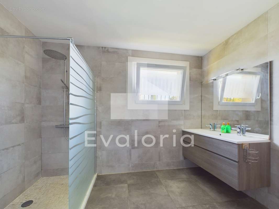 Maison 5 pièces de 130 m² sur un terrain de 800 m² avec piscine  - photo 10