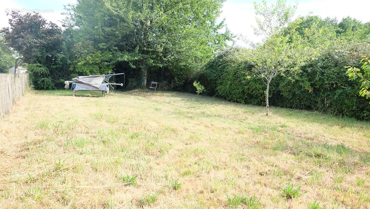 Terrain à LA FERRIERE