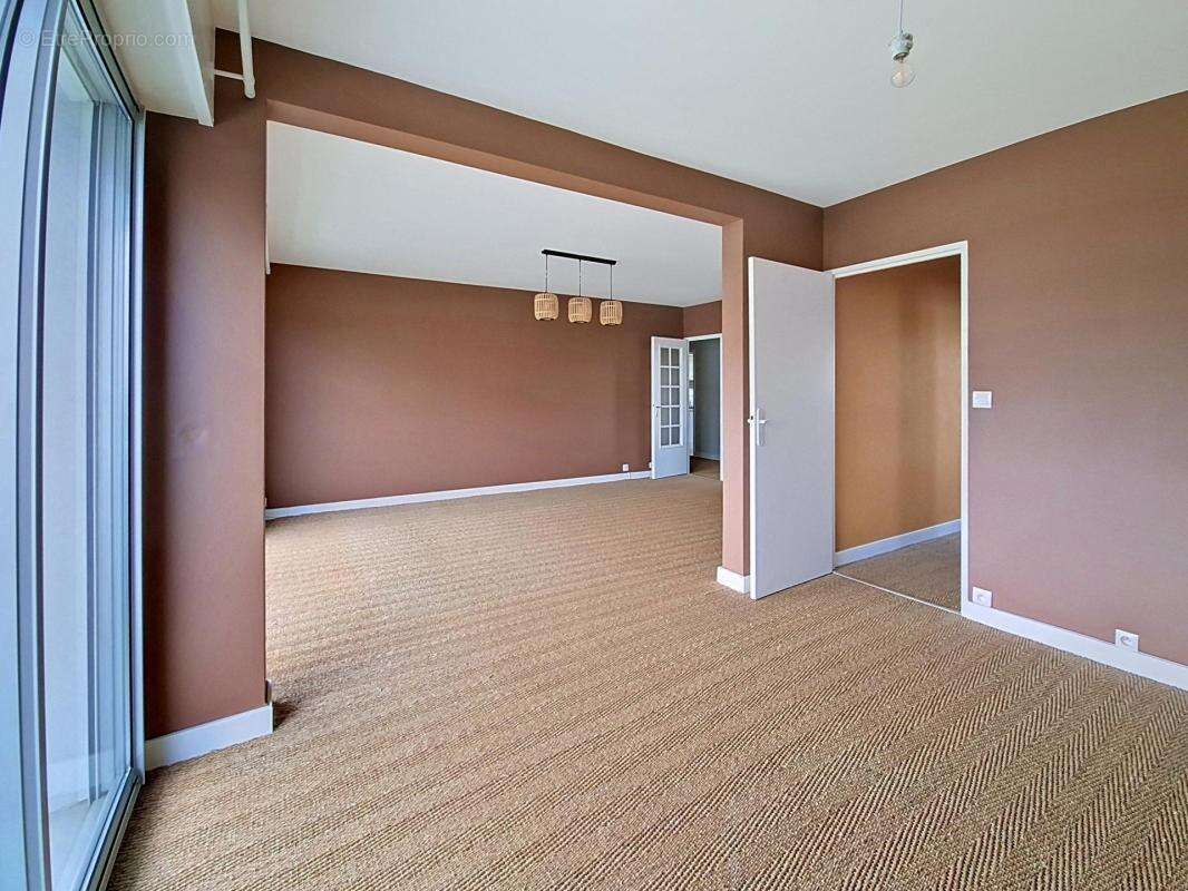 Appartement rénové de 81 m² – Résidence Saturne à Cholet - photo 2