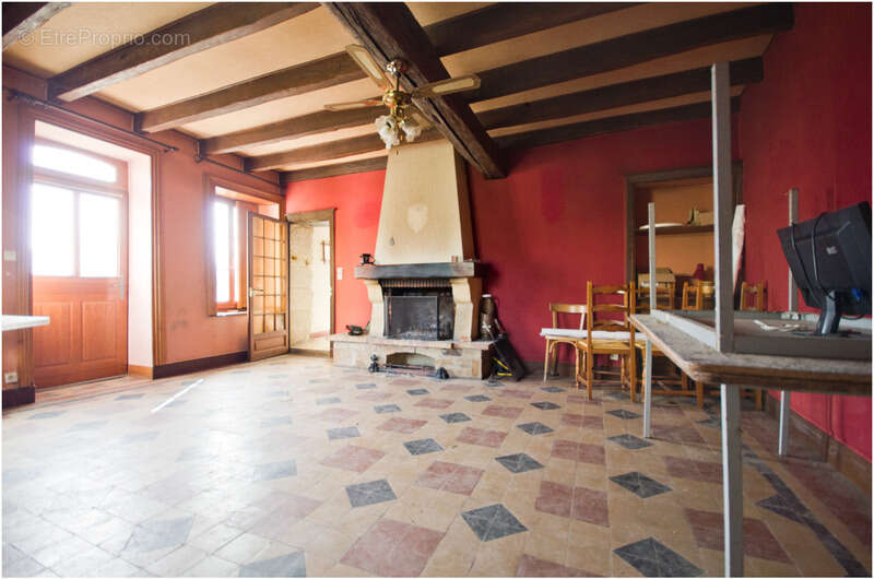 Maison à VENDEUVRE-DU-POITOU