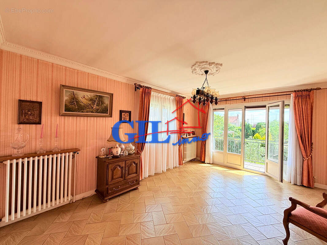 Maison à SAVIGNY-LE-TEMPLE