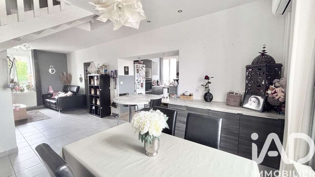 Photo 8 - Maison à ROCHE-LA-MOLIERE