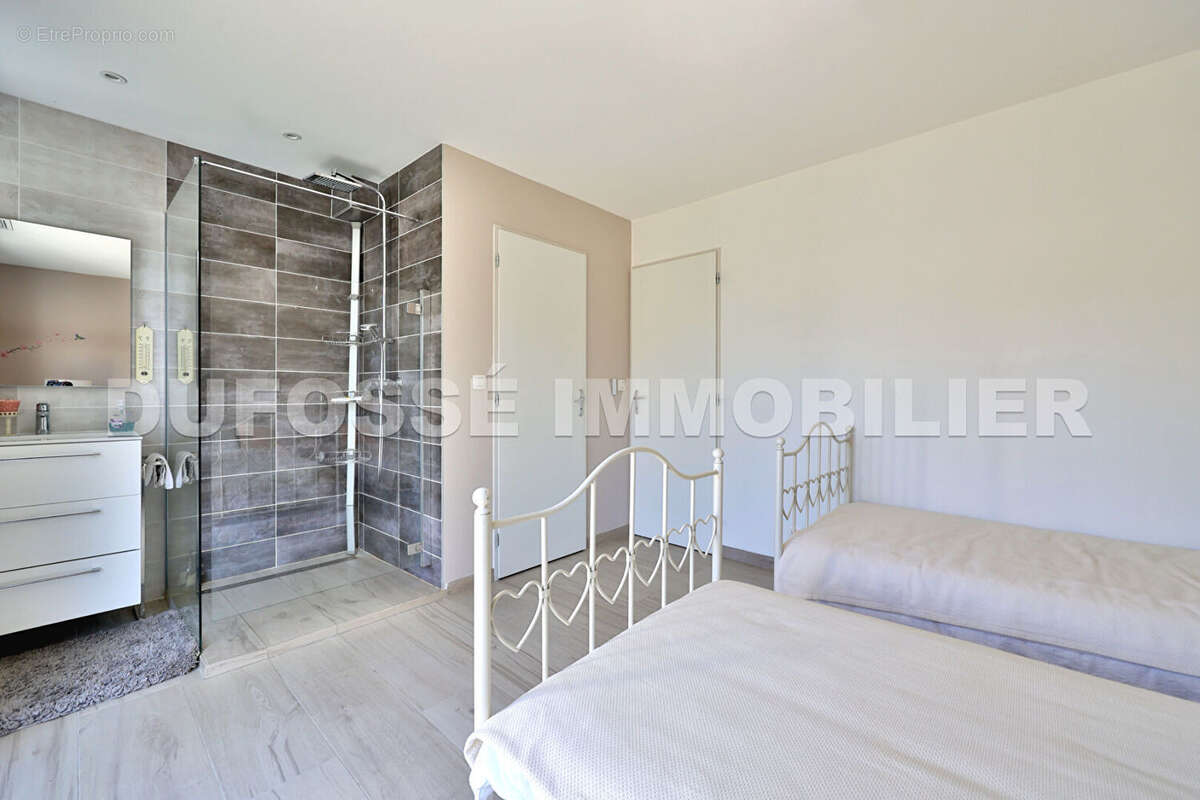 Maison à SAINT-GENIS-LAVAL