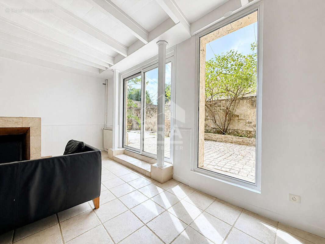 Maison 229m² à roullet-saint-estèphe - photo 4