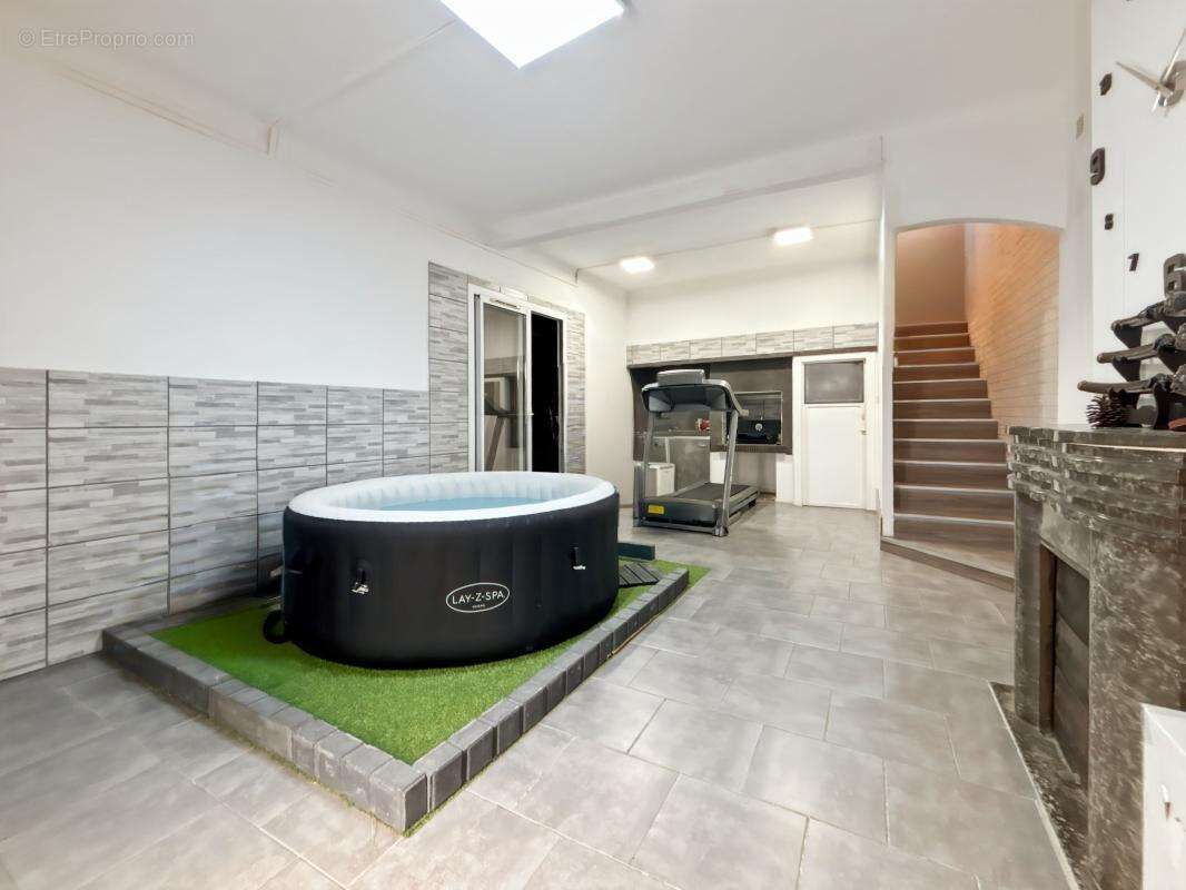 Maison de village rénovée avec grand garage de 100 m² - photo 10