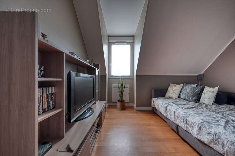 Maison à LA QUEUE-LES-YVELINES