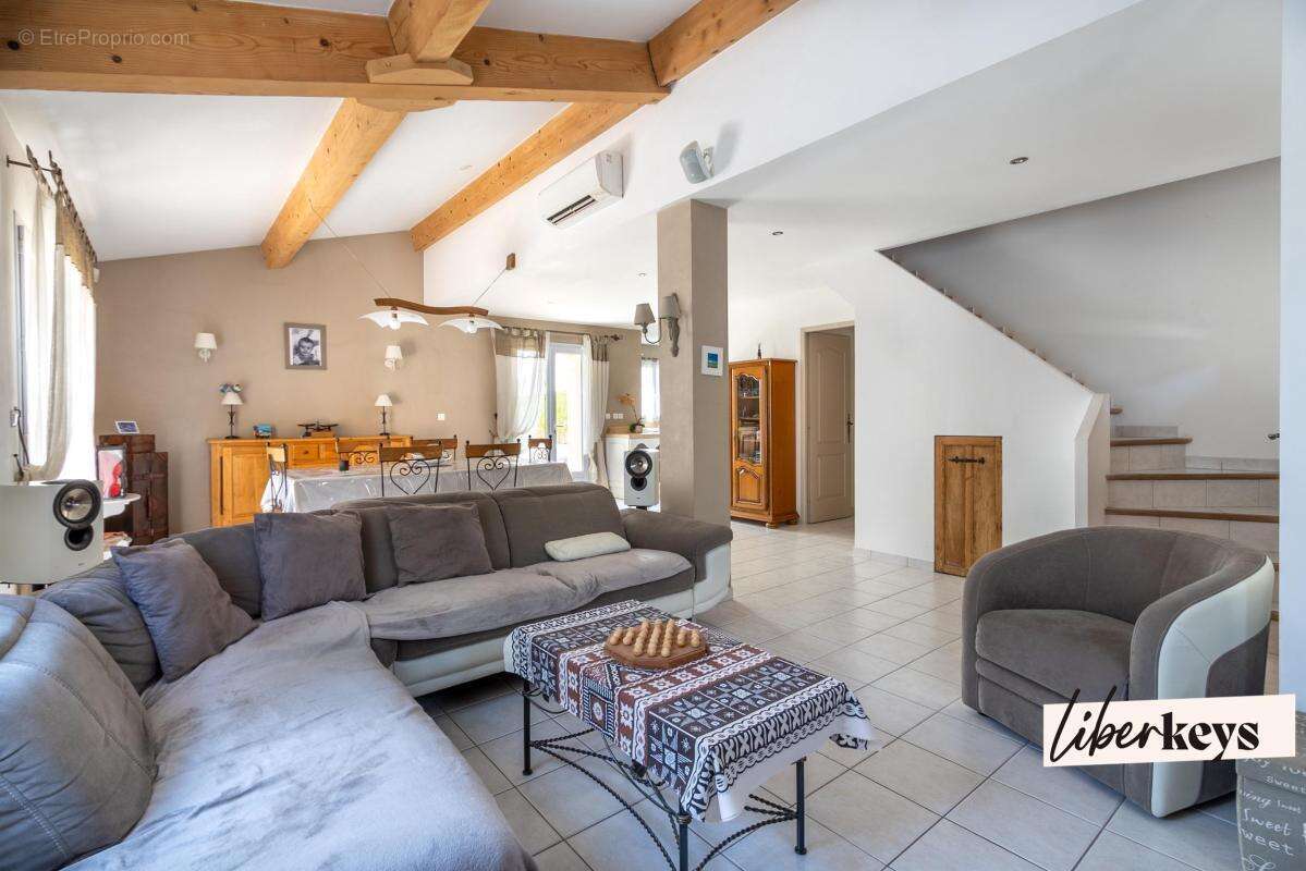 Maison familiale 108 m² – Jardin, piscine, garage et 3 stationnements – Toulon Sainte-Musse  - photo 6