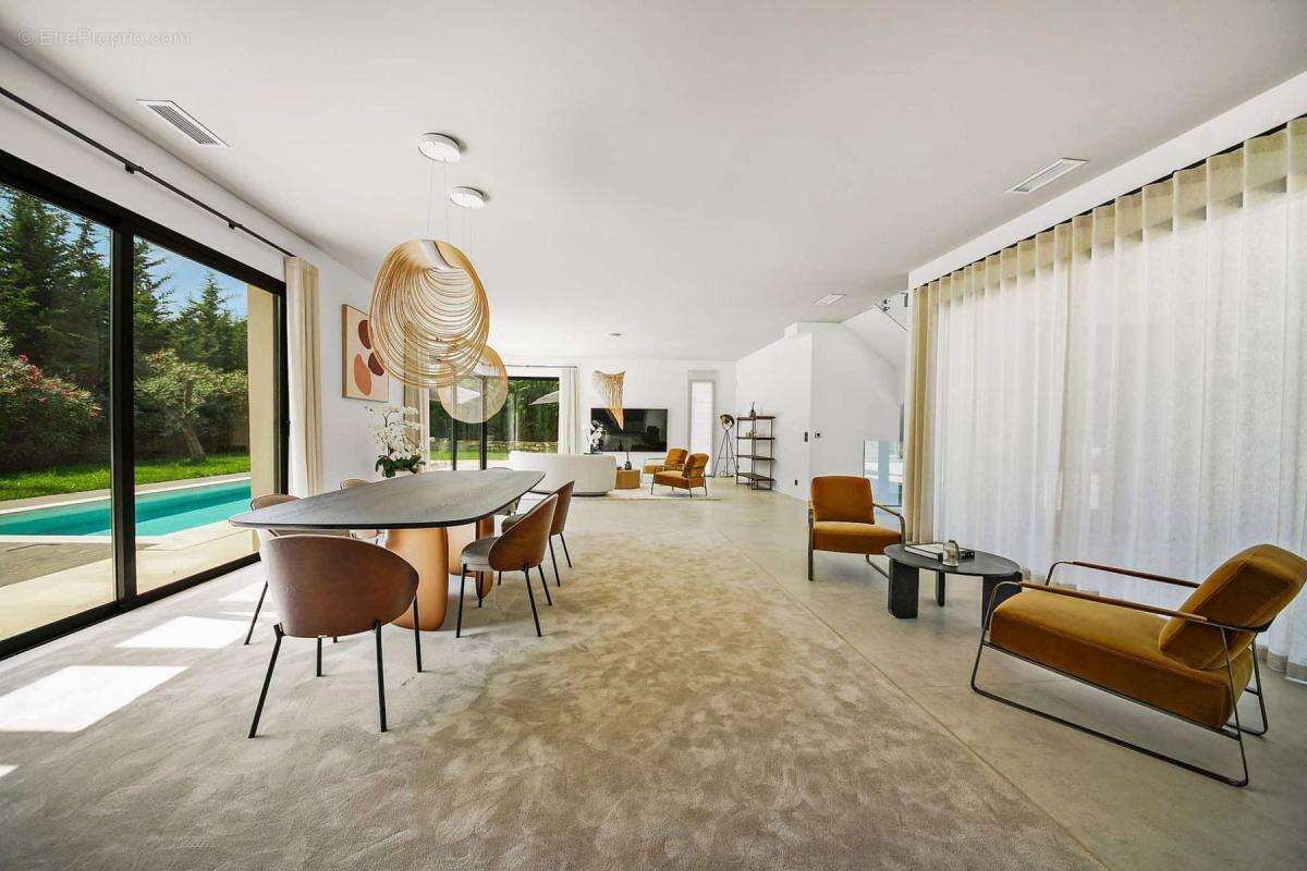 MOUGINS Villa contemporaine au calme dans un quartier hyper-recherché - photo 5