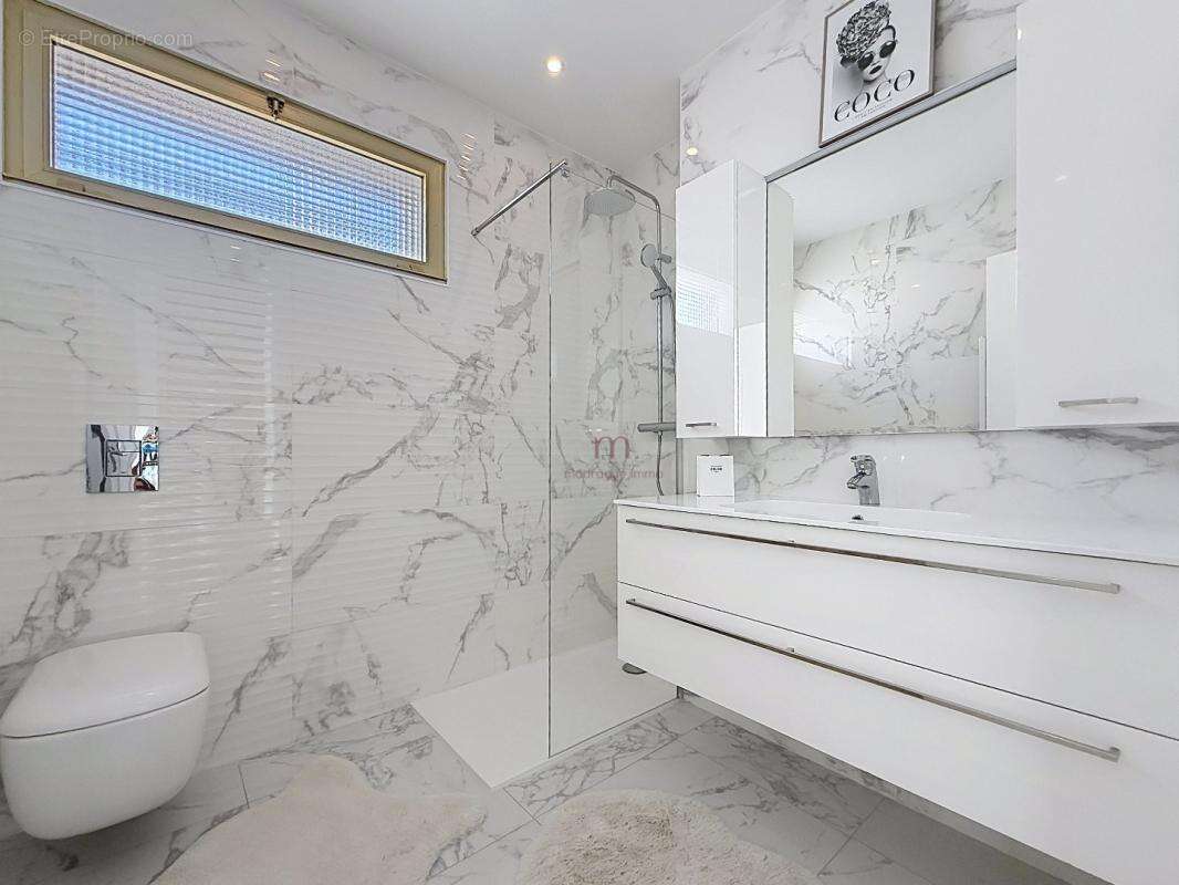Appartement à ROQUEBRUNE-CAP-MARTIN
