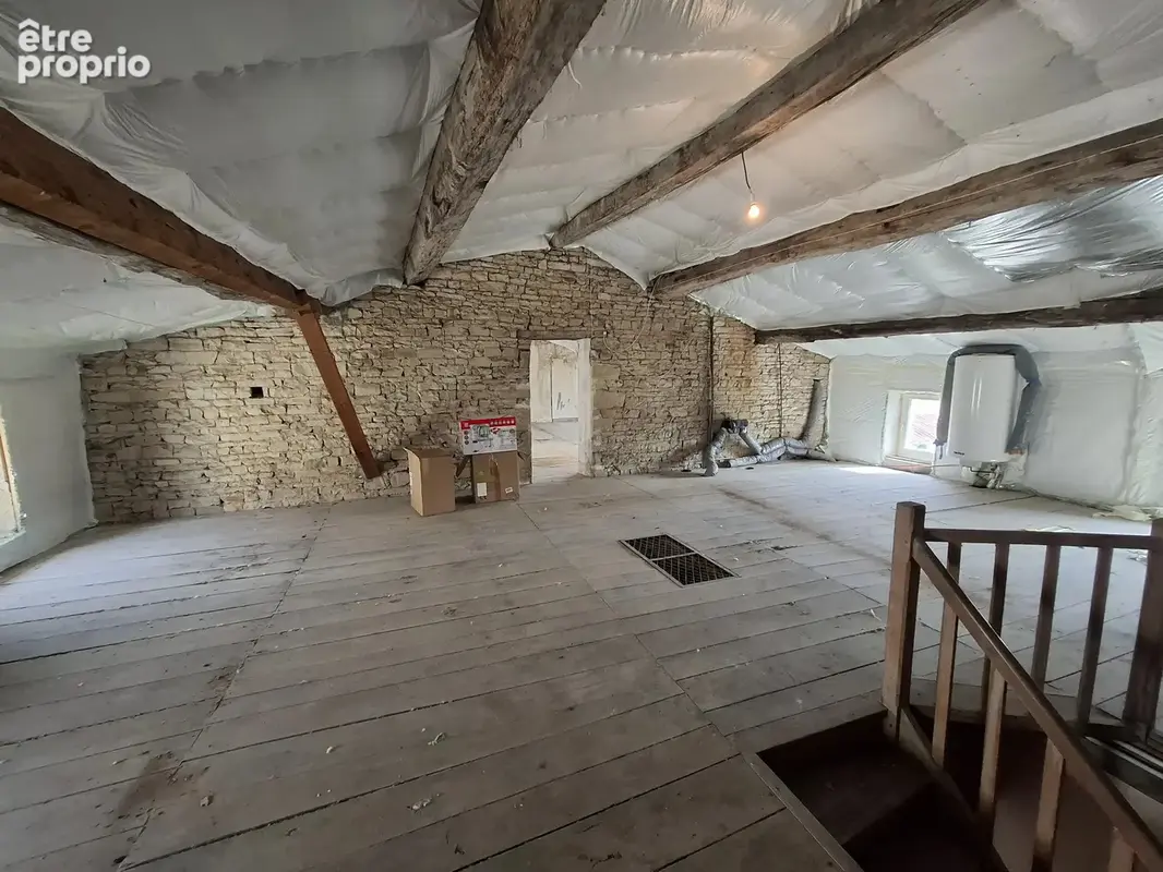 Grande maison en pierre avec deux grandes granges et jardins privés - photo 17