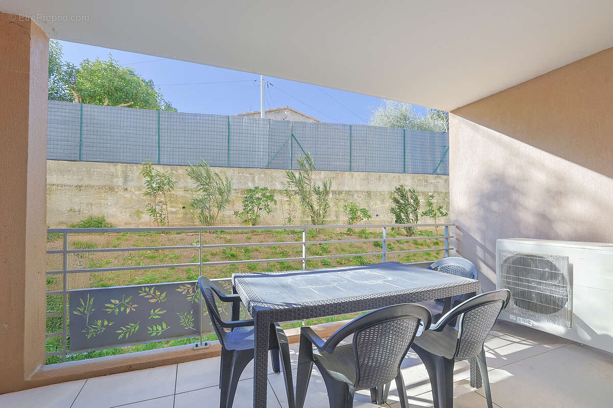 Appartement à LA CRAU