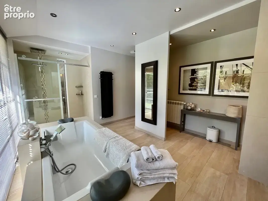 Villa moderne de 346m2 pleine de charme, au calme absolu situé à 500 mètres de Mougins - photo 18