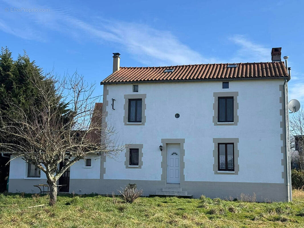 Maison à SAINT-LEGER-MAGNAZEIX