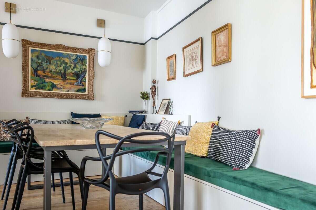 Appartement à PARIS-16E