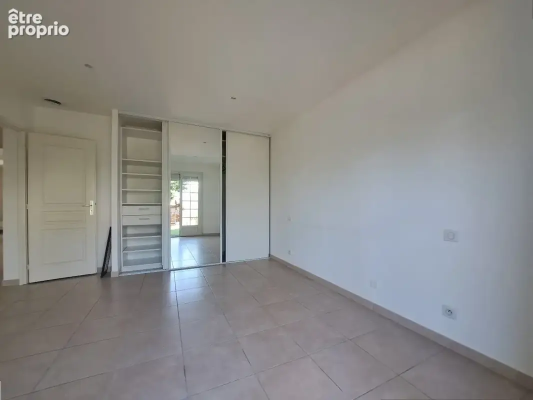 Maison avec 2 appartements et dépendance sur un terrain avec piscine - photo 11
