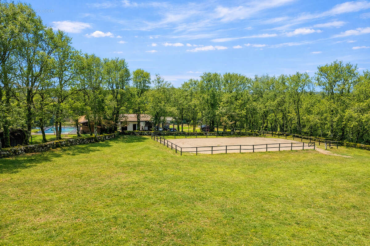 Propriété de campagne avec gîte, écuries et dépendances - photo 3