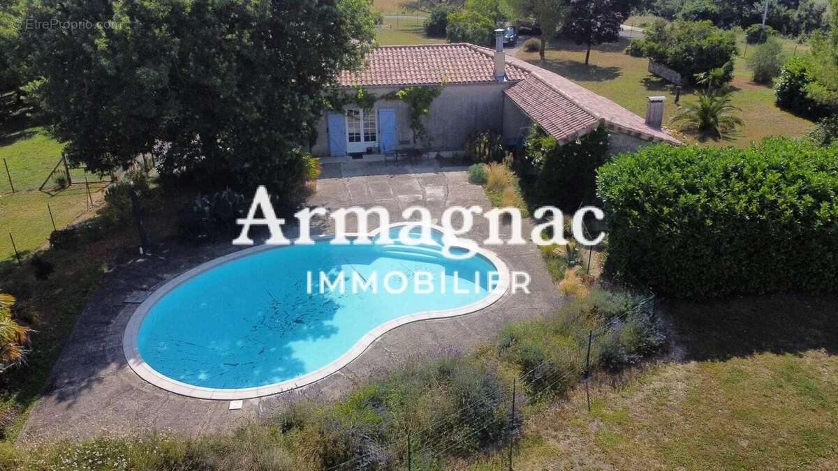 Maison à VIC-FEZENSAC