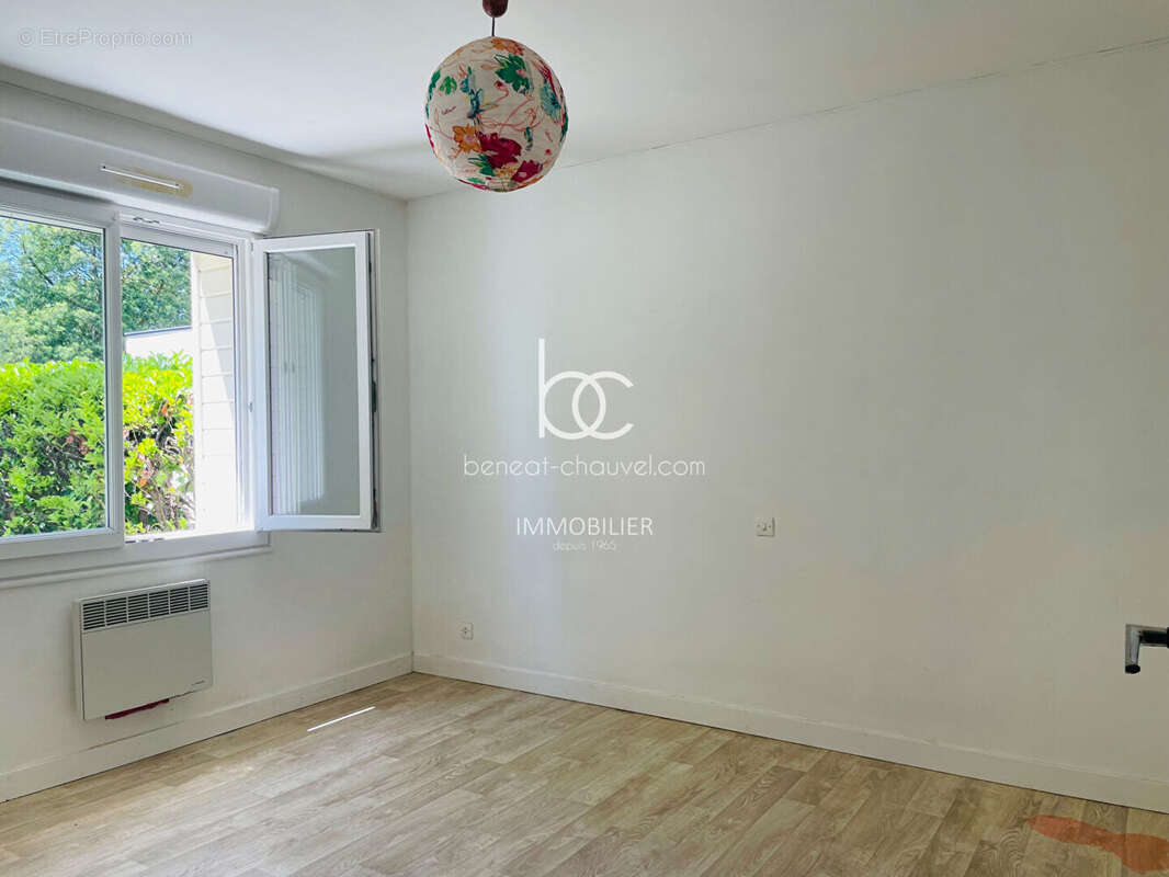 Maison LE TOUR DU PARC - 88 m2 - cadre verdoyant - 1050 m2 de terrain - photo 6