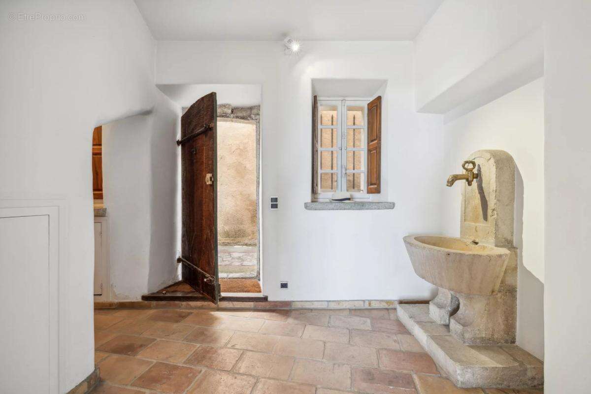 Maison à CHATEAUNEUF-GRASSE